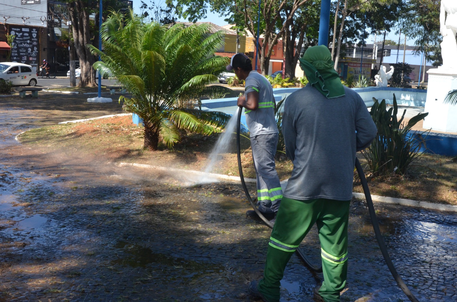 Prefeitura intensifica limpeza e manutenção em praças e avenidas de Franca