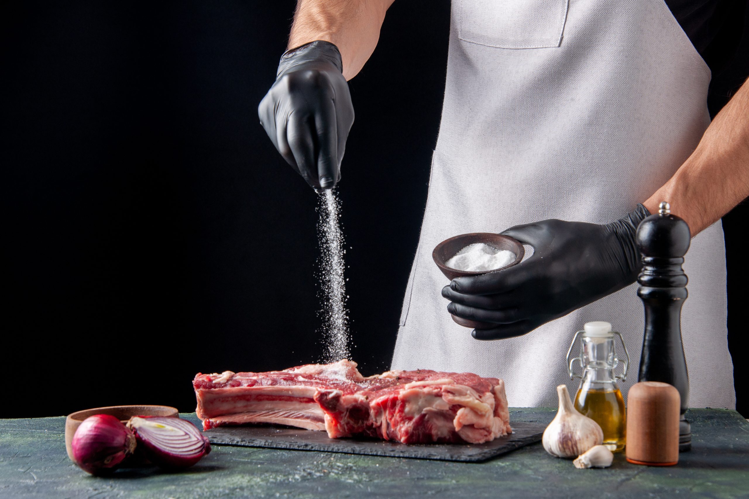 Bicarbonato de sódio na carne realmente amacia? Saiba a verdade e como usar!