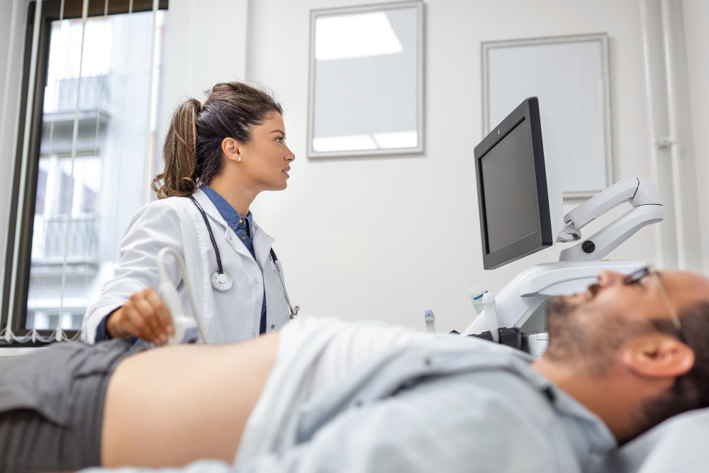 Metade dos homens espera sentir dor para procurar o médico. Veja 9 exames essenciais