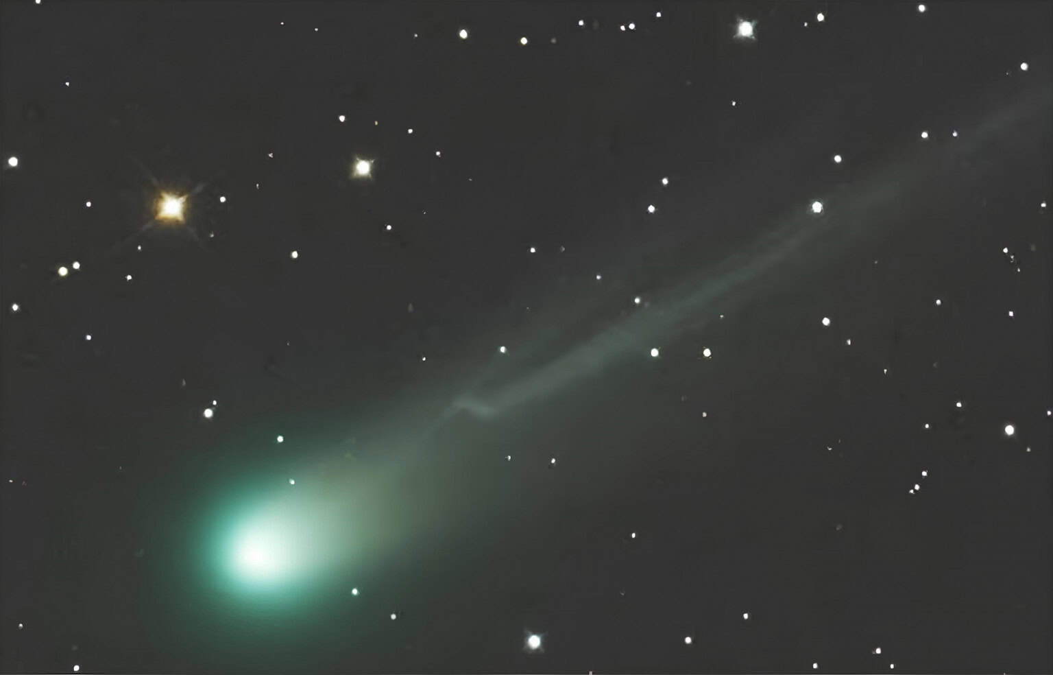 Agora ou daqui 1.300 anos: Cometa Lemmon pode ser visto esses dias no céu de Franca