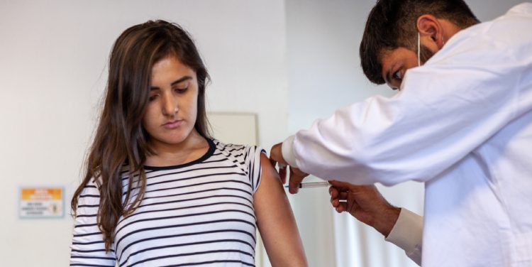 Veja até quando vai a Campanha de Multivacinação para crianças e adolescentes em SP