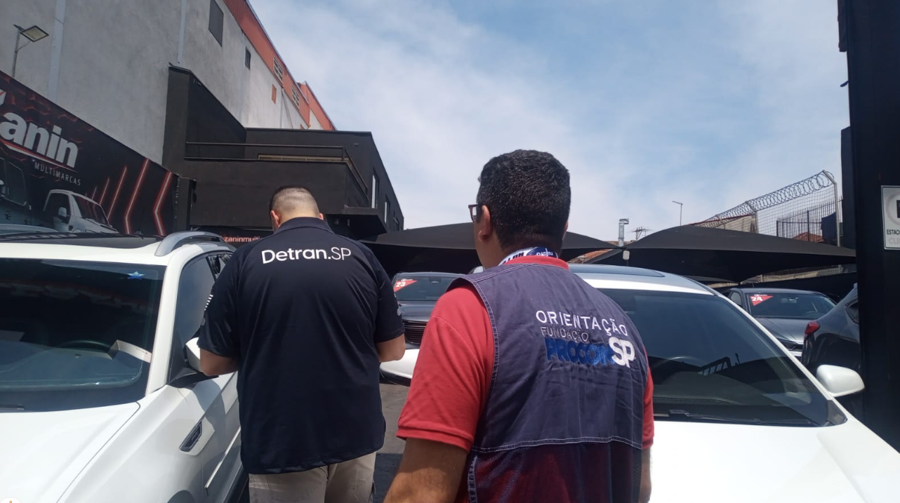 Procon e Detran fazem ação de orientação em lojas de carros usados, em Franca, hoje