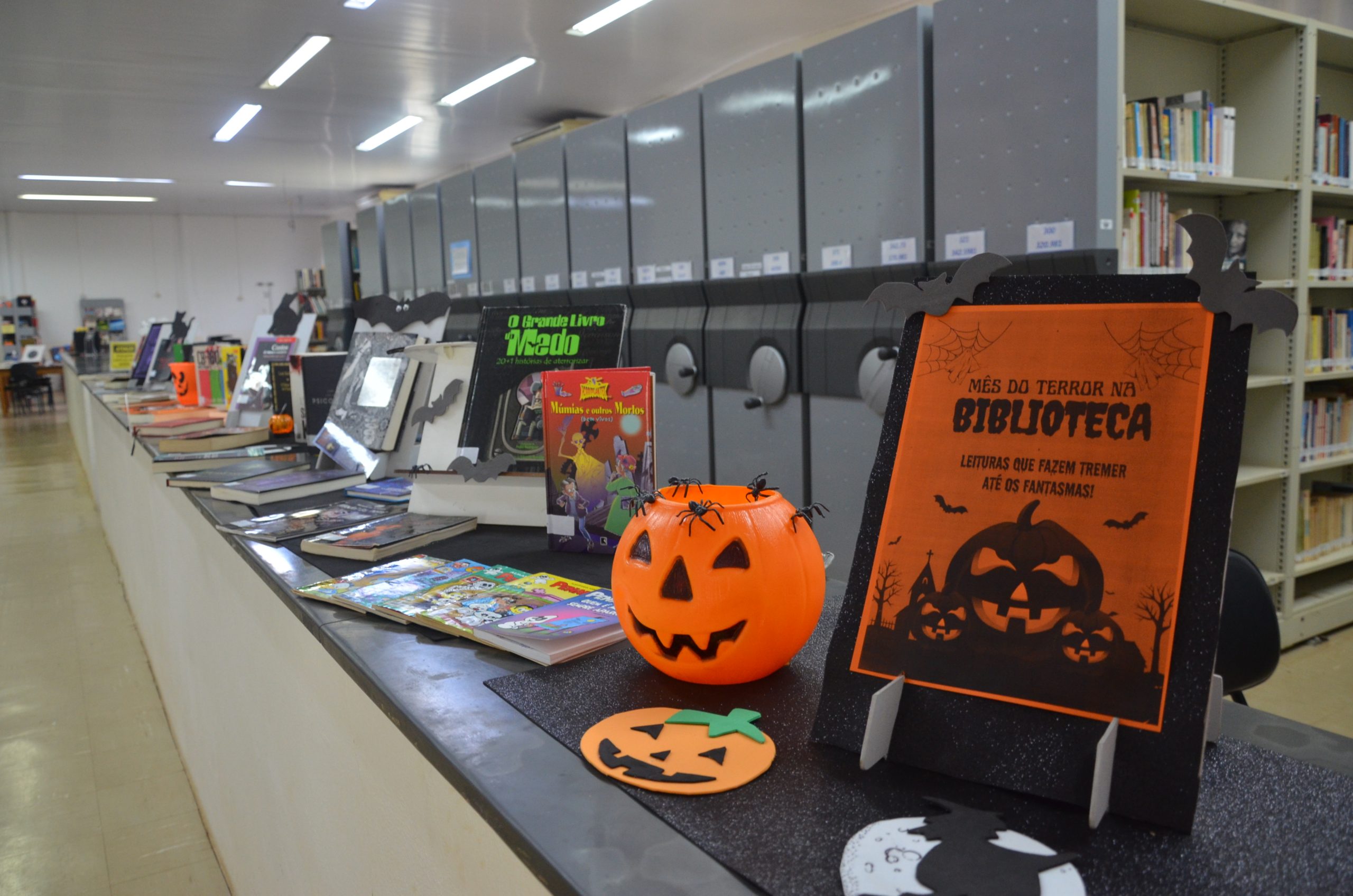 Biblioteca de Franca entra no clima do Halloween com exposição de livros de terror