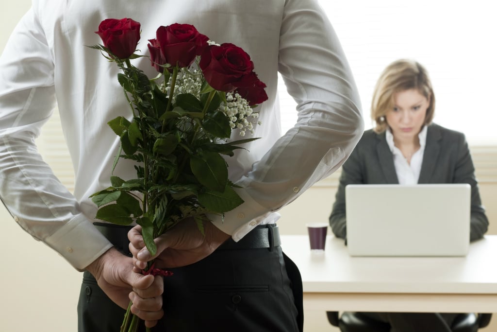 Sentindo algo diferente? Veja alguns cuidados com namoro no ambiente de trabalho
