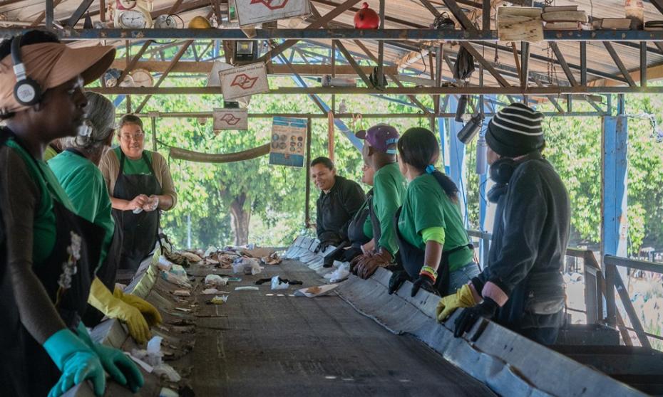 Catadores de Franca separam e vendem 190 toneladas/mês de papelão para a reciclagem