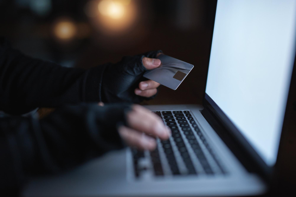 Black Friday: Veja cinco dicas para não cair em golpes de site fake feito por IA