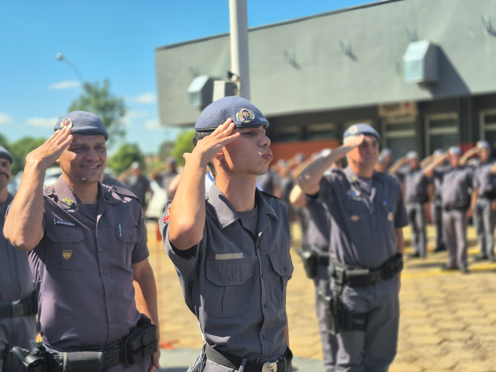 Aluno da APAE de Franca conhece o 15º BPM e sai dizendo: “quero ser policial”