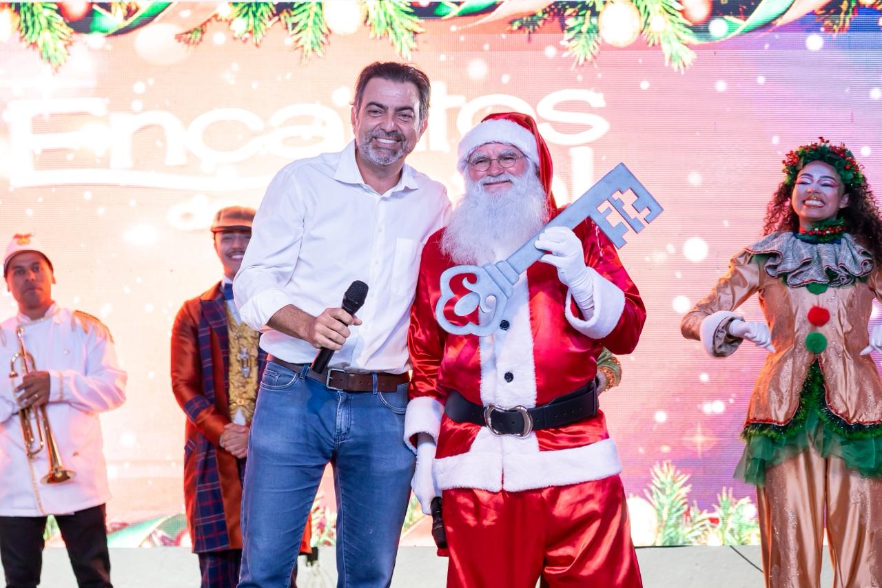 Chegada do Papai Noel a Franca reúne milhares de pessoas no centro da cidade
