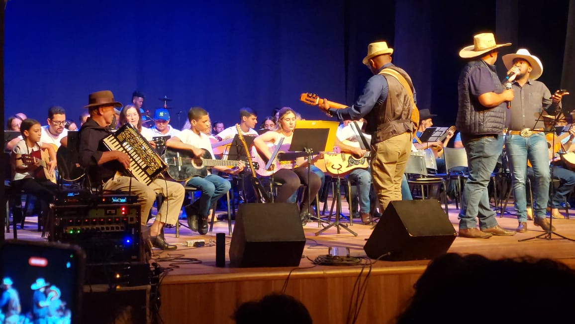 Teatro Municipal de Franca recebe espetáculo gratuito de música raiz nesta quinta