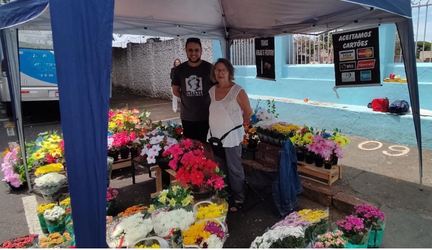 Dia de Finados: veja a expectativa de vendas perto dos cemitérios em Franca
