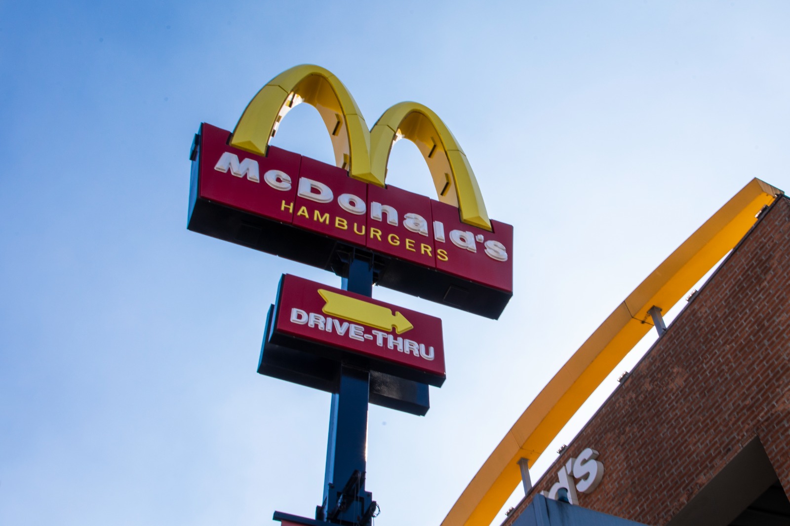 McDonald’s abre 6 vagas para pessoas com deficiência ou neurodivergentes em Franca