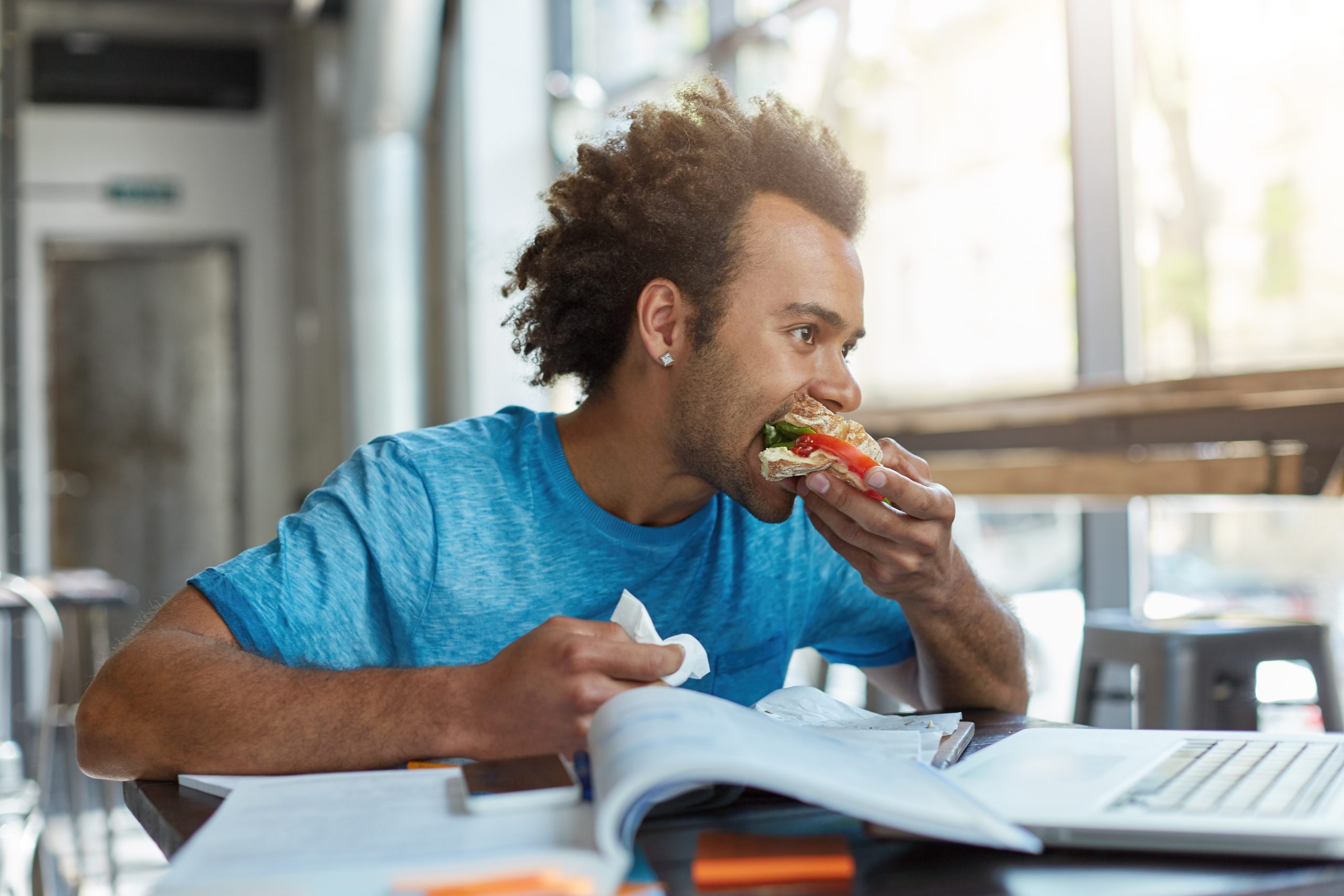 Quantas horas de sono? O que comer? Saiba como se preparar fisicamente para o Enem