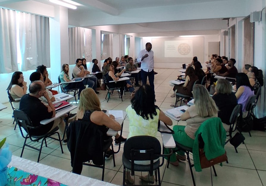 Franca reúne orientadores educacionais para formação sobre desafios nas escolas