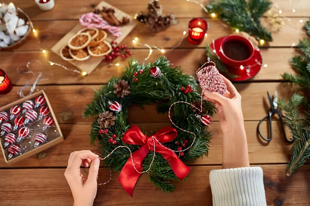 Conheça o significado da guirlanda de Natal e saiba como usá-la na decoração