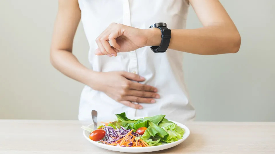 Especialista revela qual é o intervalo ideal entre refeições para saúde intestinal