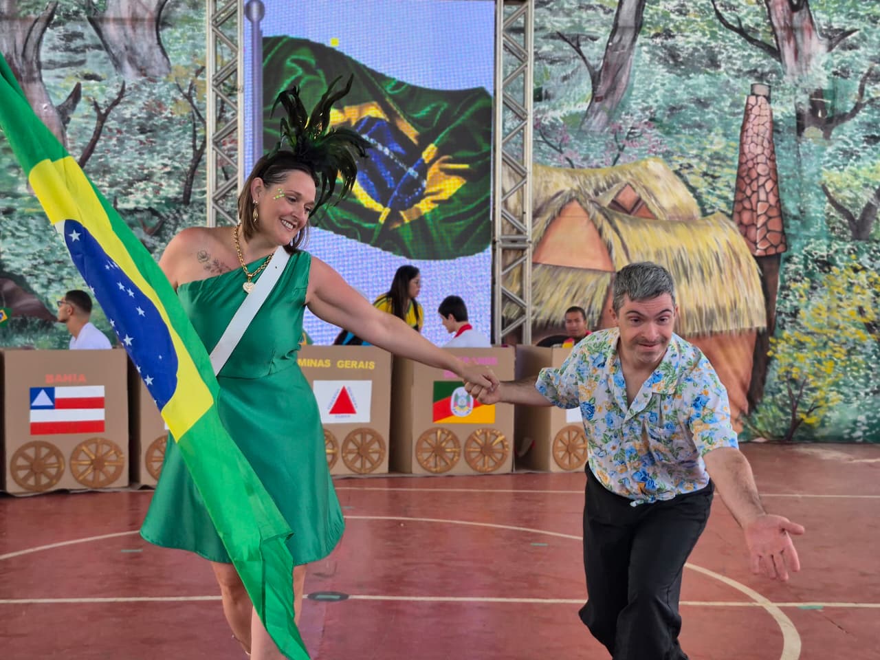 Veja como foram as apresentações artísticas com clima natalino da Apae de Franca