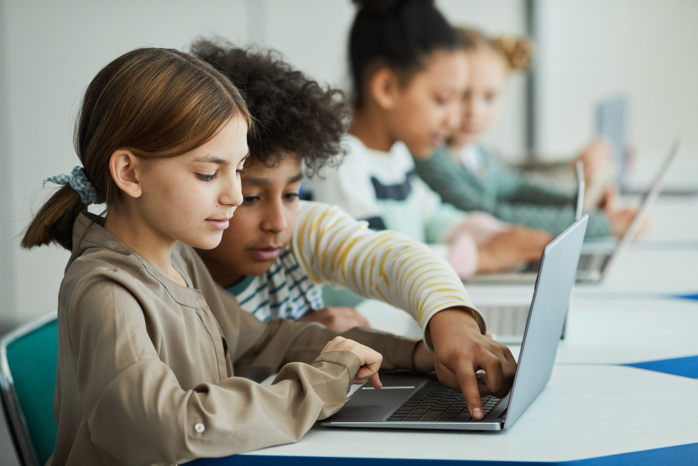 Escolas paulistas terão de criar um “manual de etiqueta” para uso da Internet