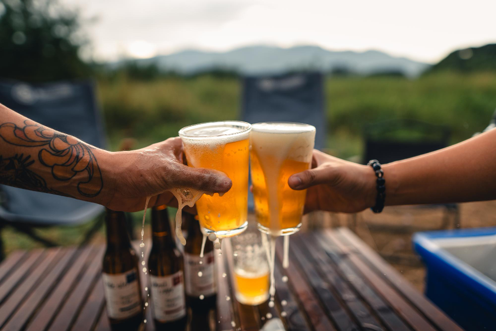 Quantas cervejas por dia já fazem mal ao fígado? Ciência traz resposta surpreendente