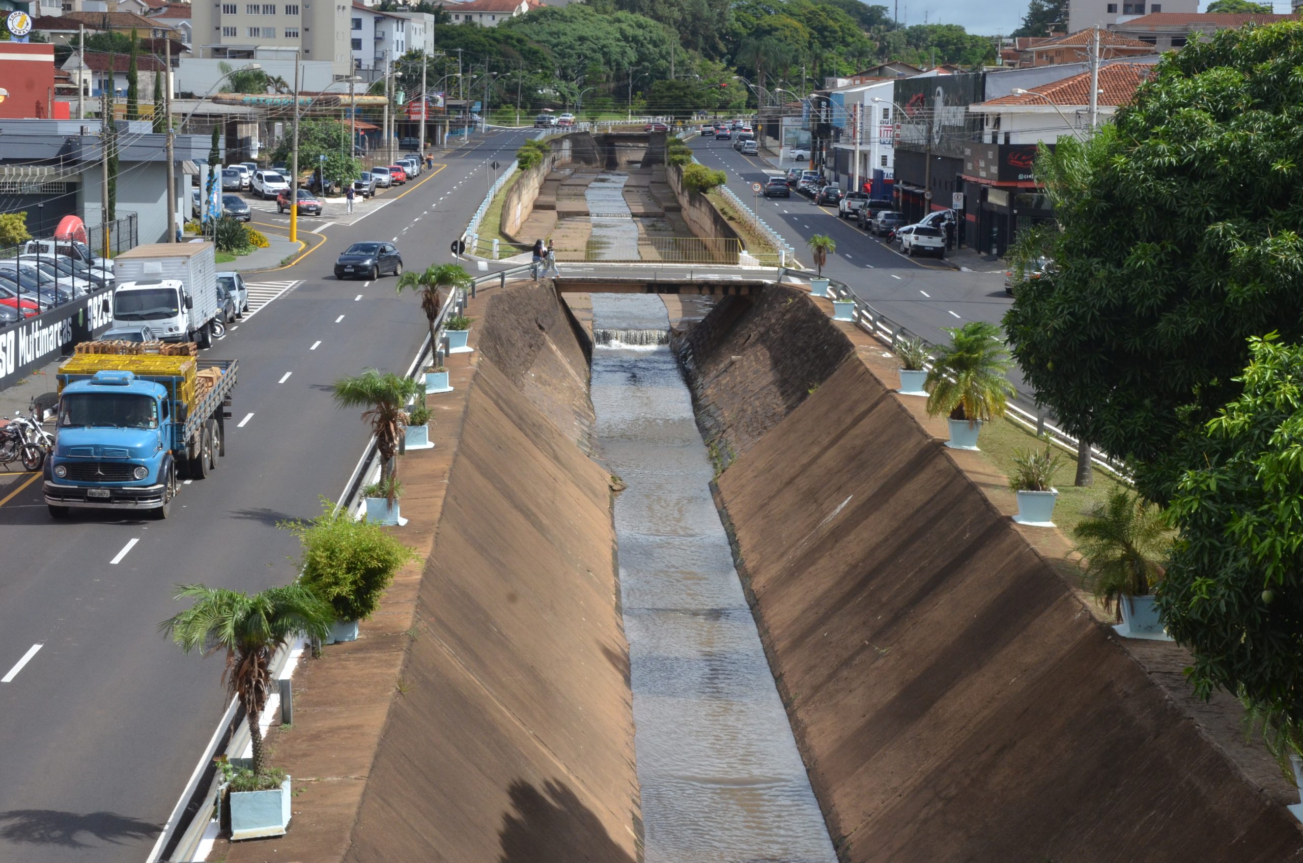 Prefeitura vai fazer obras contra alagamentos na Avenida Antônio Barbosa Filho