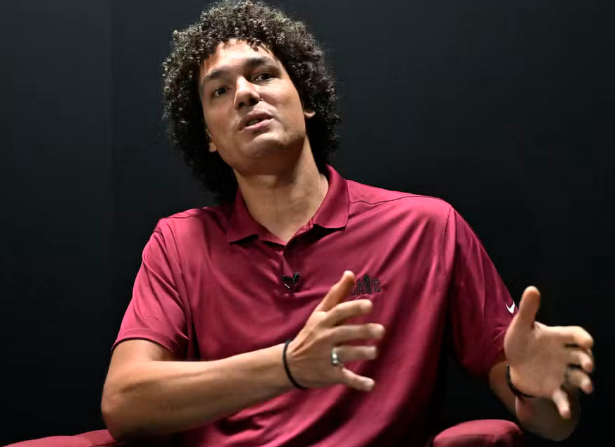 Anderson Varejão volta pra casa e participa de projeto de basquete em Franca