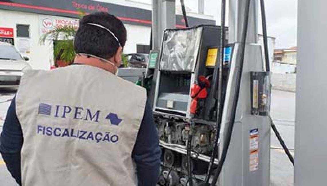 Conheça o aplicativo do Ipem-SP que mostra as bombas de combustível antifraude