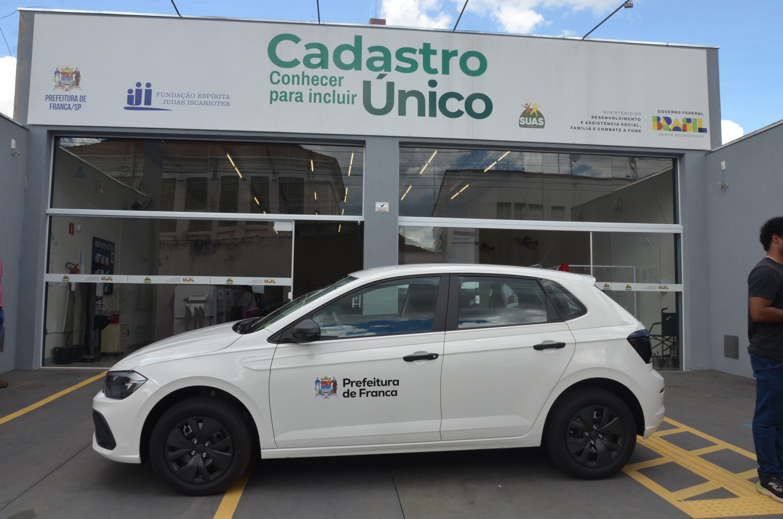 Ação Social recebe novo veículo para ampliar atendimentos do CadÚnico em Franca