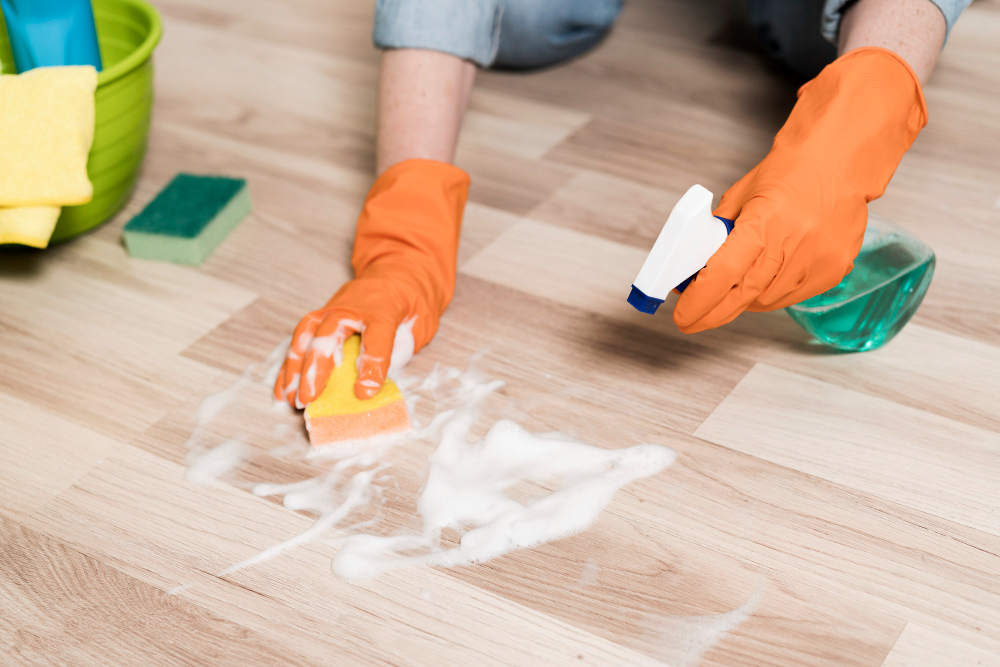 Como usar produtos de limpeza corretamente e reduzir gastos no dia a dia