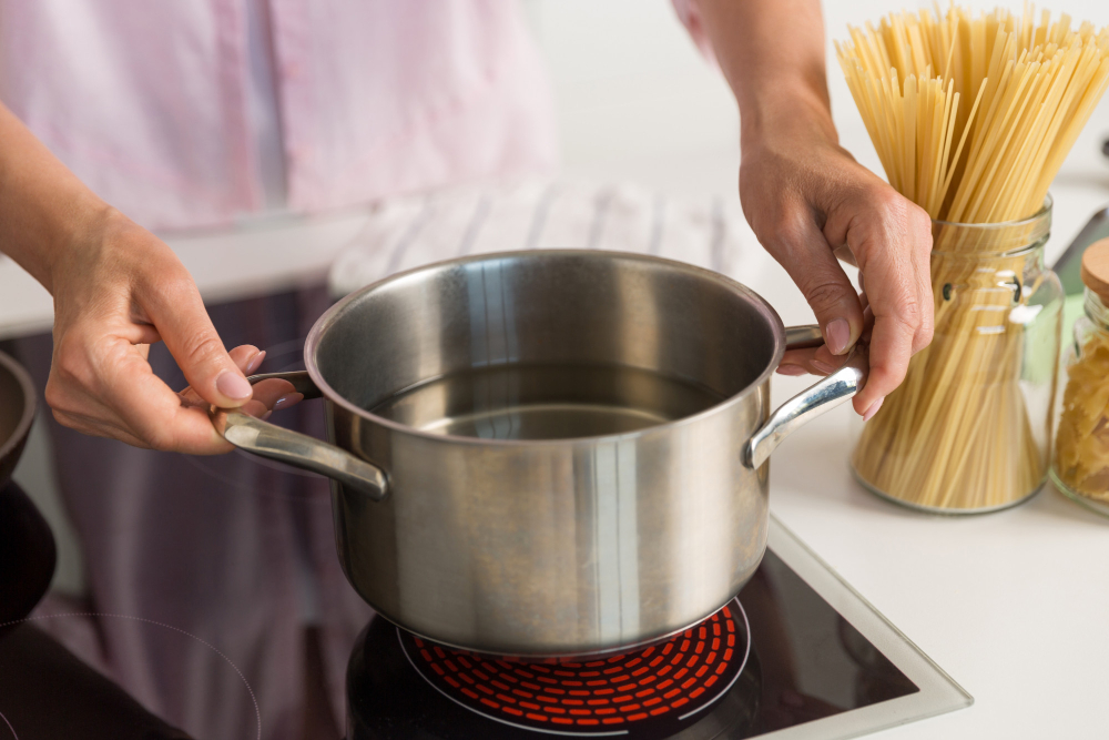 Nutricionista fala dos riscos de requentar alguns alimentos e quais as alternativas