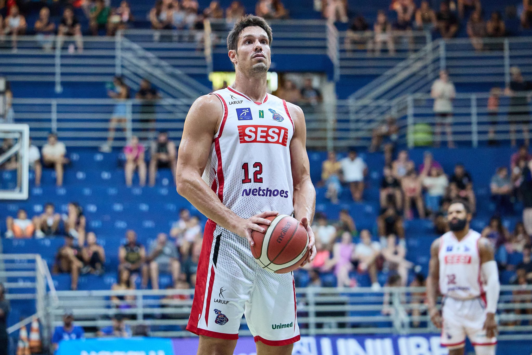 Aos 37 anos e em seu 18º NBB, pivô Mineiro alcança a marca de cinco mil pontos