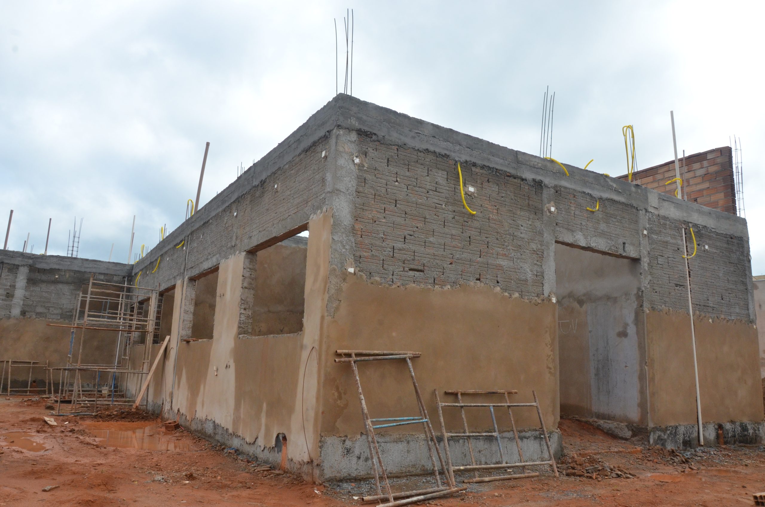Obra da nova UBS da Santa Terezinha avança e entra na fase de cobertura em Franca