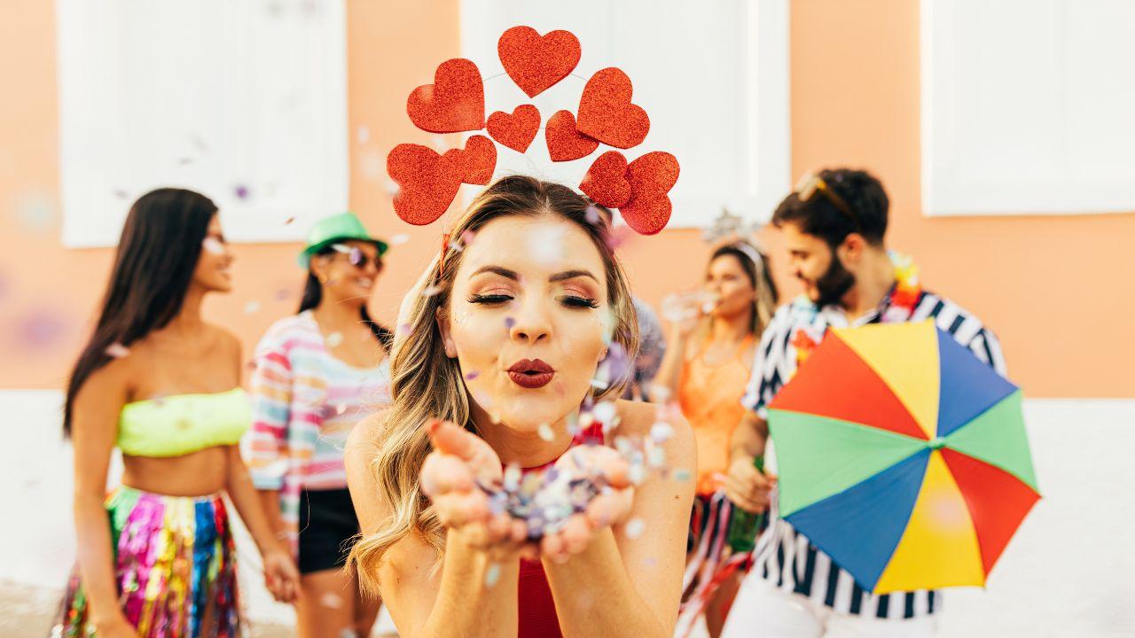 Carnaval: o que levar no bloquinho pra não passar perrengue