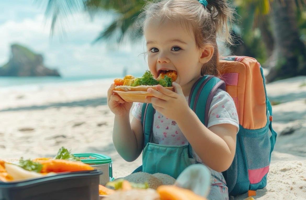 Veja seis dicas práticas para uma alimentação infantil segura durante a ida à praia