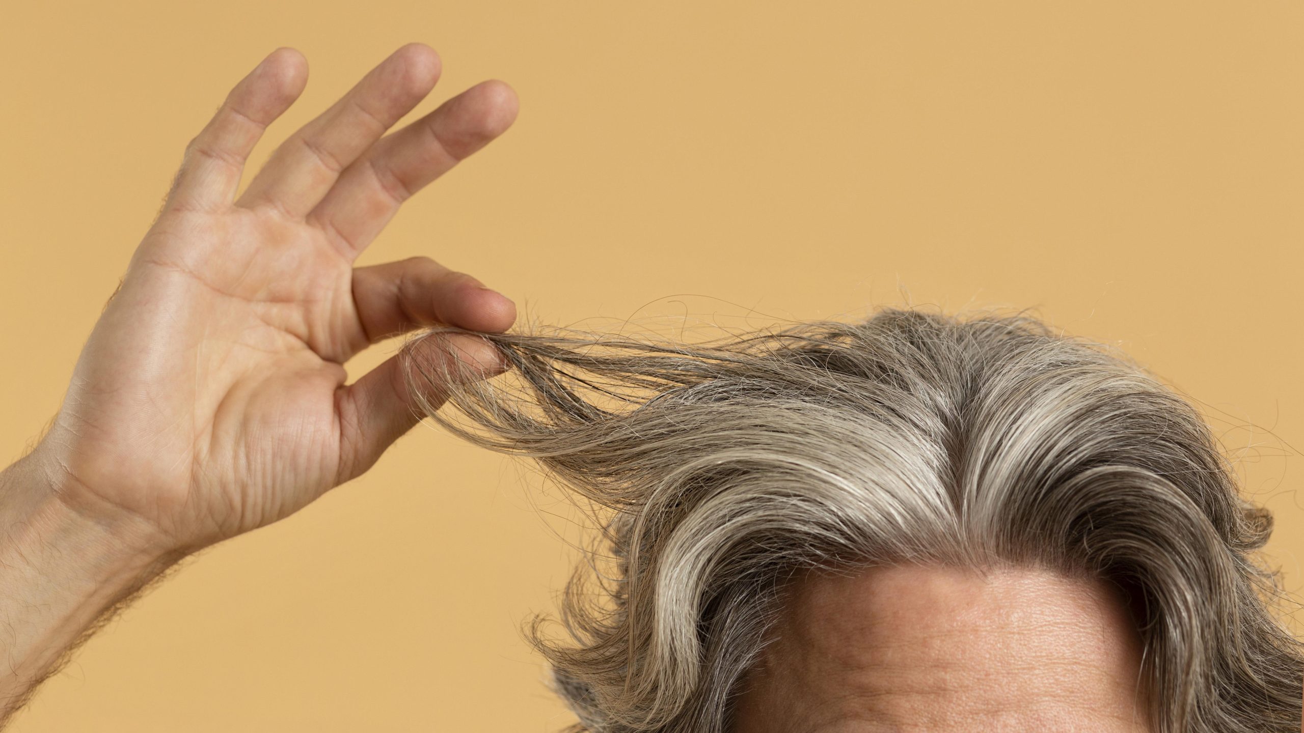 Mito ou verdade: o estresse está deixando o seu cabelo branco?