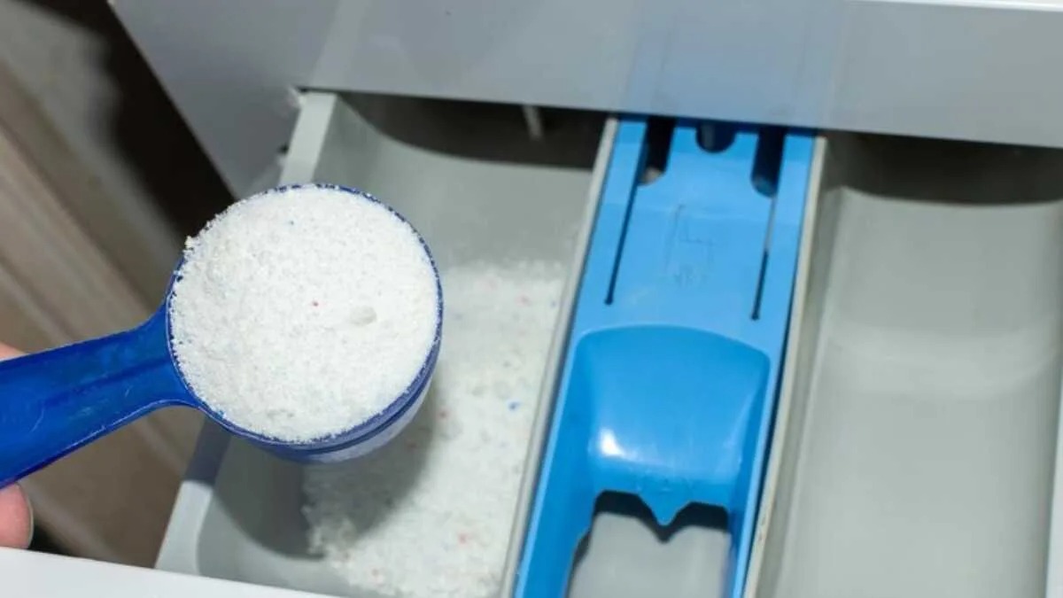 Veja a misturinha caseira que deixa a roupa limpa e não estraga a máquina de lavar