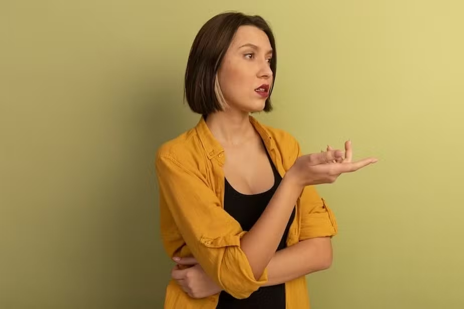 O que a psicologia diz sobre as pessoas que falam sozinhas? Descubra agora!