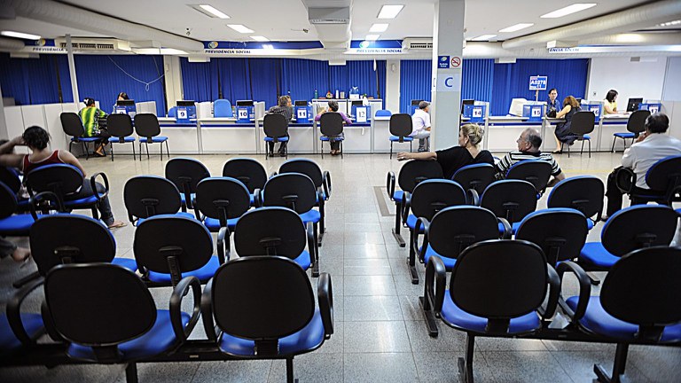 Aposentados que ganham acima do salário mínimo terão aumento menor do que a inflação