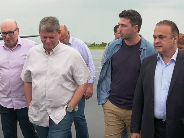Tarcísio de Freitas visita o Hospital Estadual de Franca e inaugura obras na região