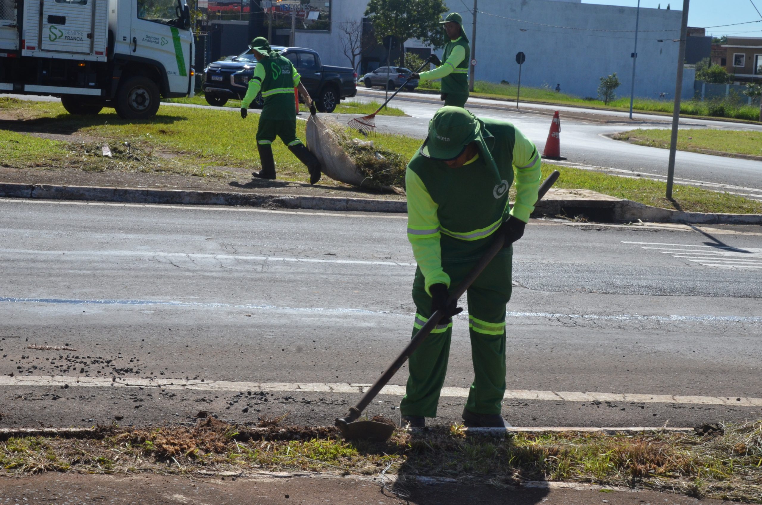 Franca intensifica limpeza urbana no Centro, Estação e Distrito Industrial
