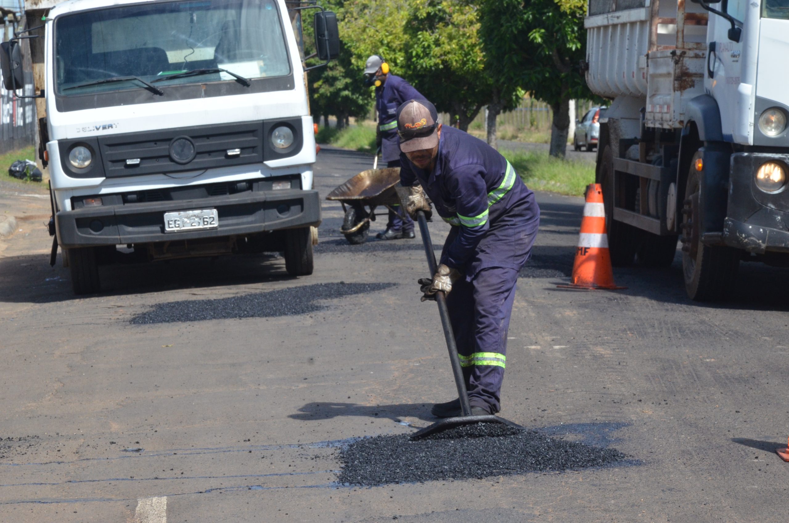 Franca intensifica serviços de tapa-buracos e atende mais de 30 bairros nesta semana