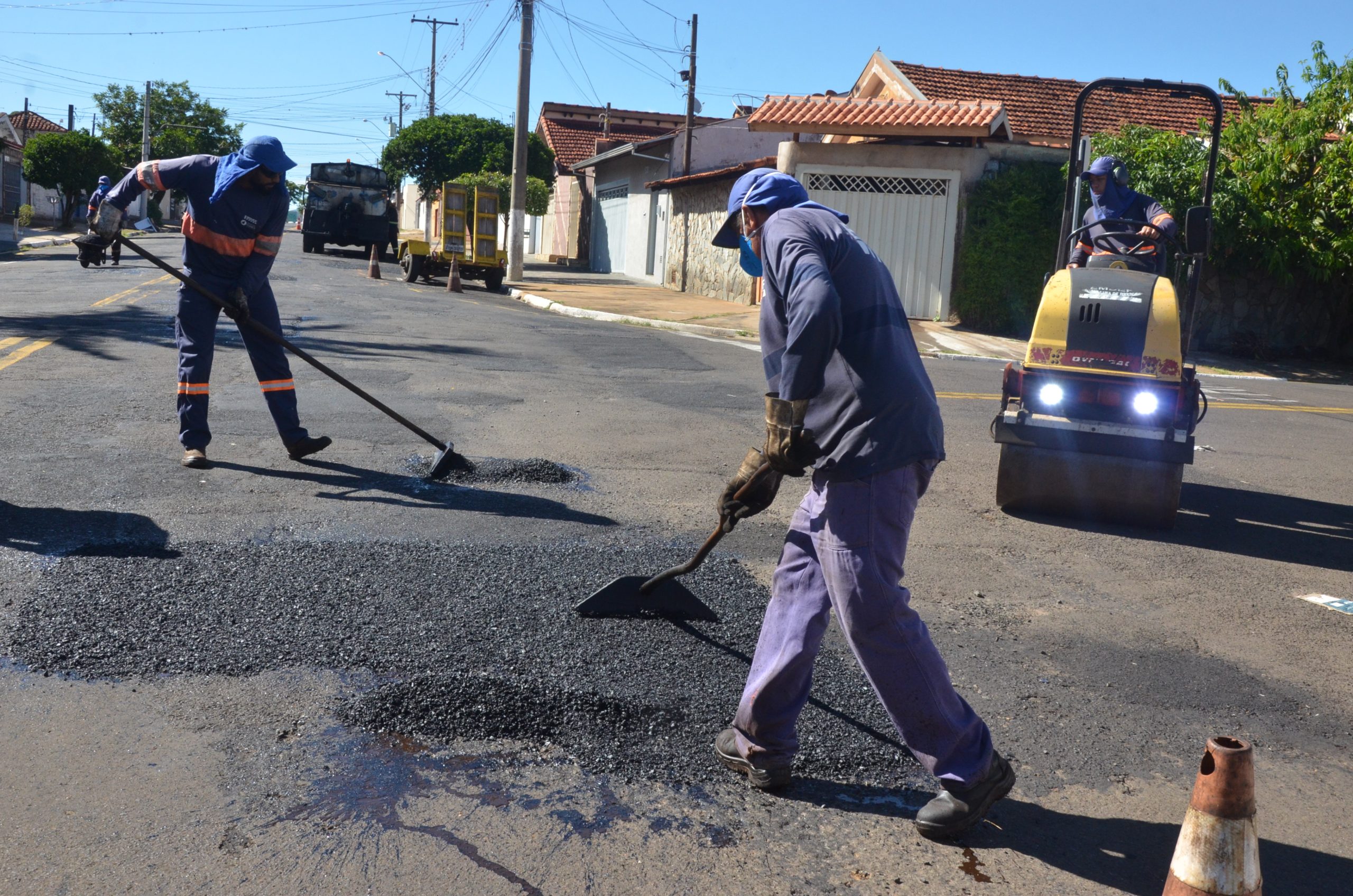 Tapa-buracos chega a 7 bairros de Franca neste início de semana; veja quais