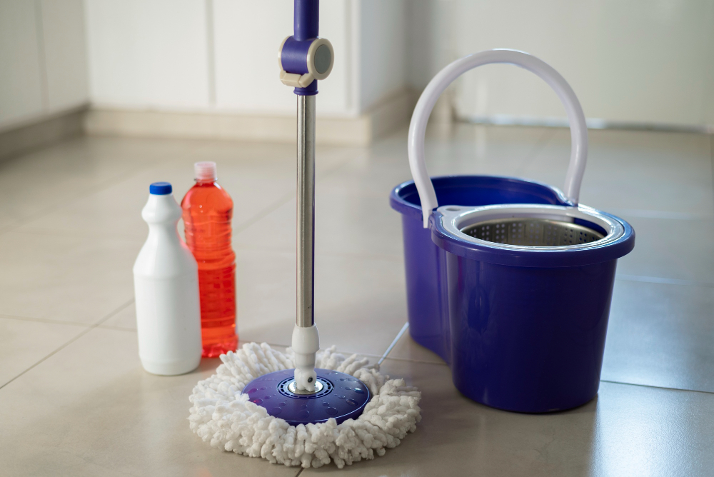 Adeus desinfetante: a casa vai ficar cheirosa com apenas 2 gotas desse produto