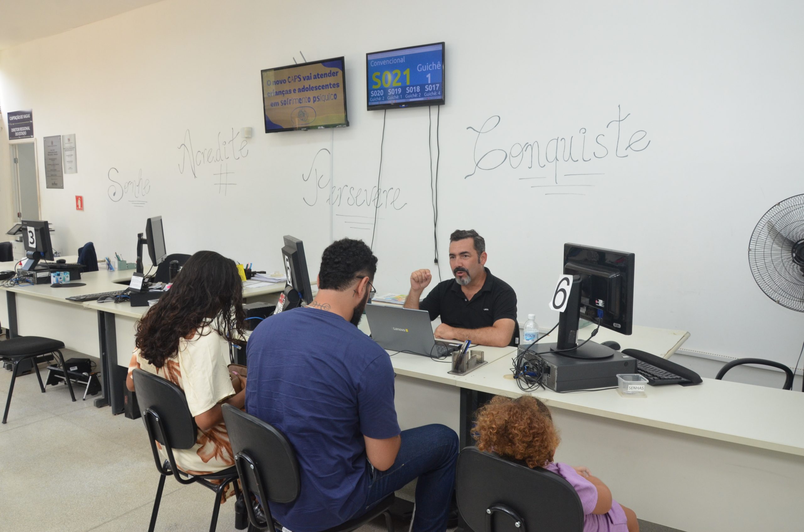 Com mais de 220 vagas, Emprega Franca inicia a semana com novas oportunidades