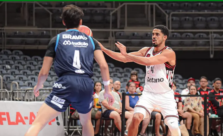 Boa notícia: Pato Basquete massacra o Flamengo no PR e ajuda Sesi Franca pelo NBB