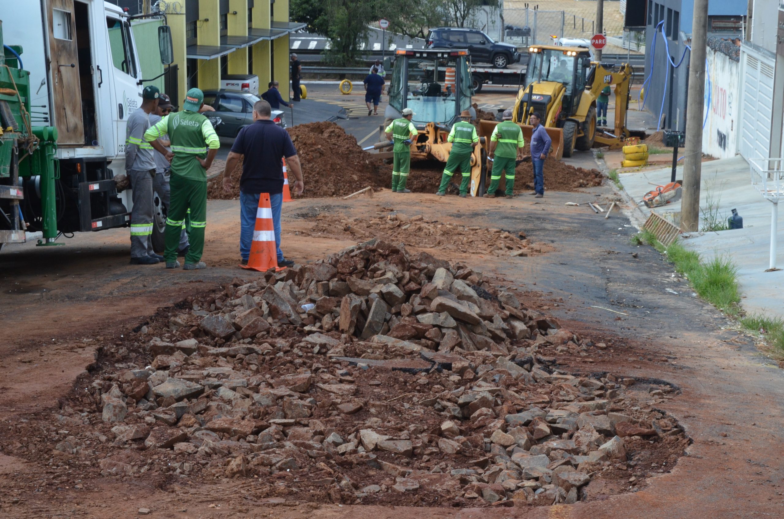 Prefeitura de Franca troca 50 metros de galerias após rompimento no Santo Agostinho