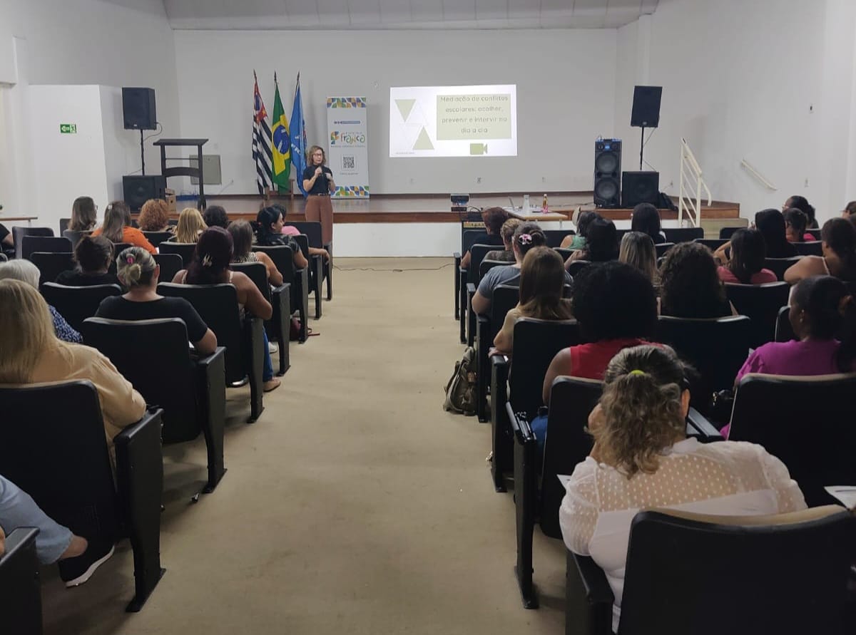 Educação capacita inspetores e merendeiros para o início do ano letivo em Franca