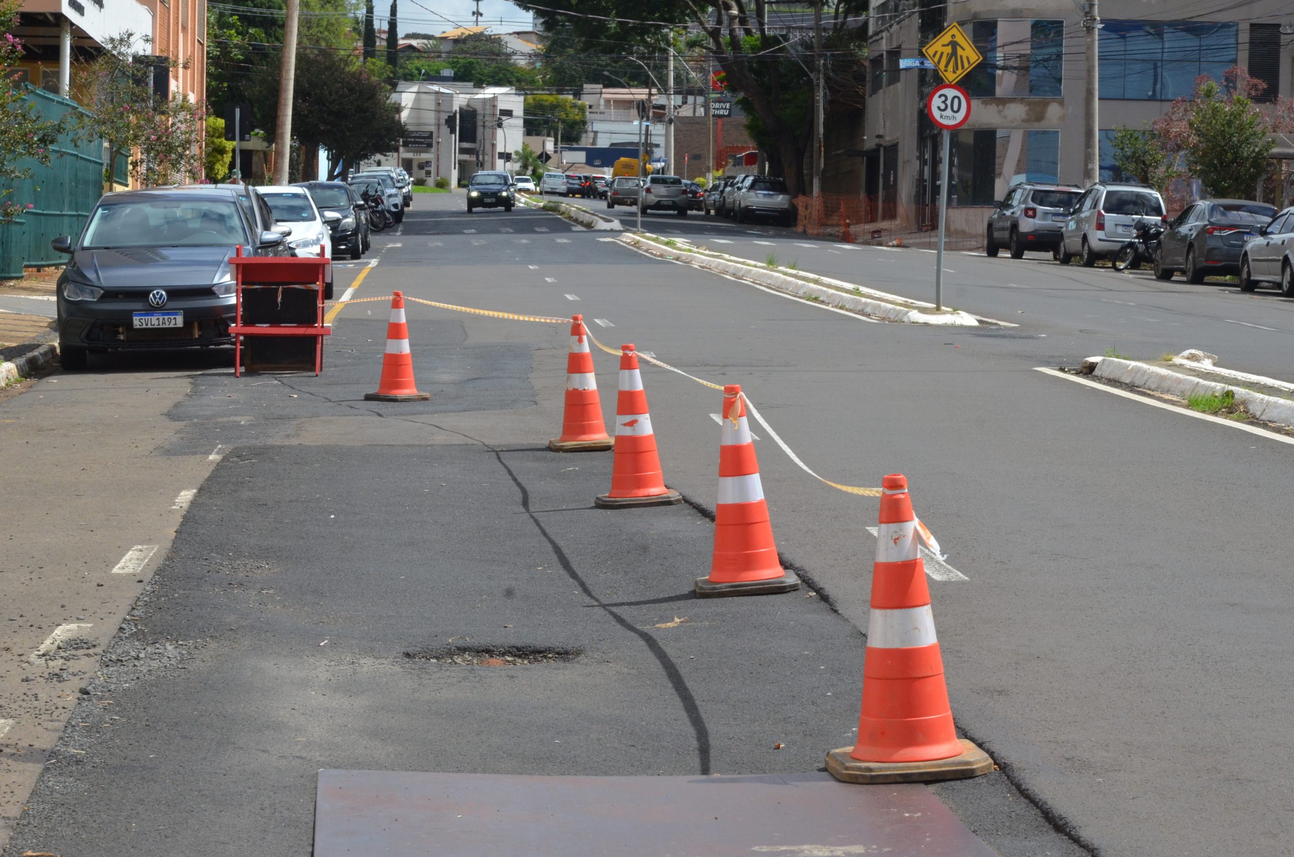 Trecho da avenida Sete de Setembro é interditado para obra de esgoto