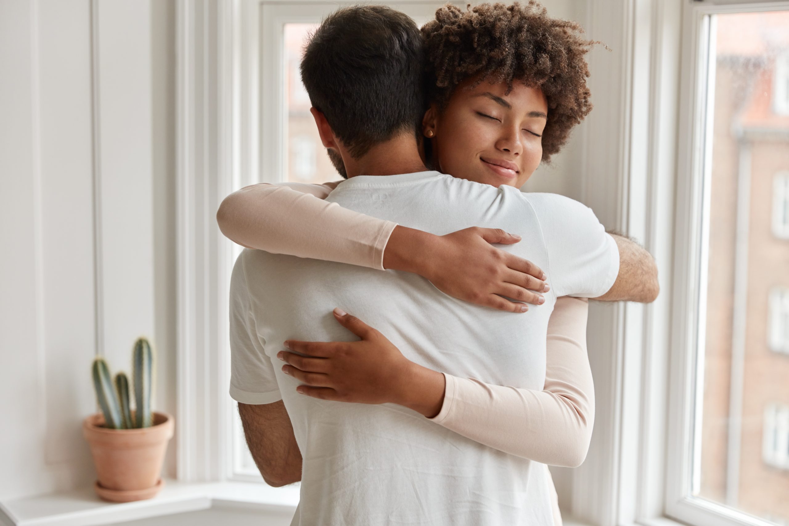 Por quanto tempo um abraço deve durar para ter efeito positivo na sua saúde mental?