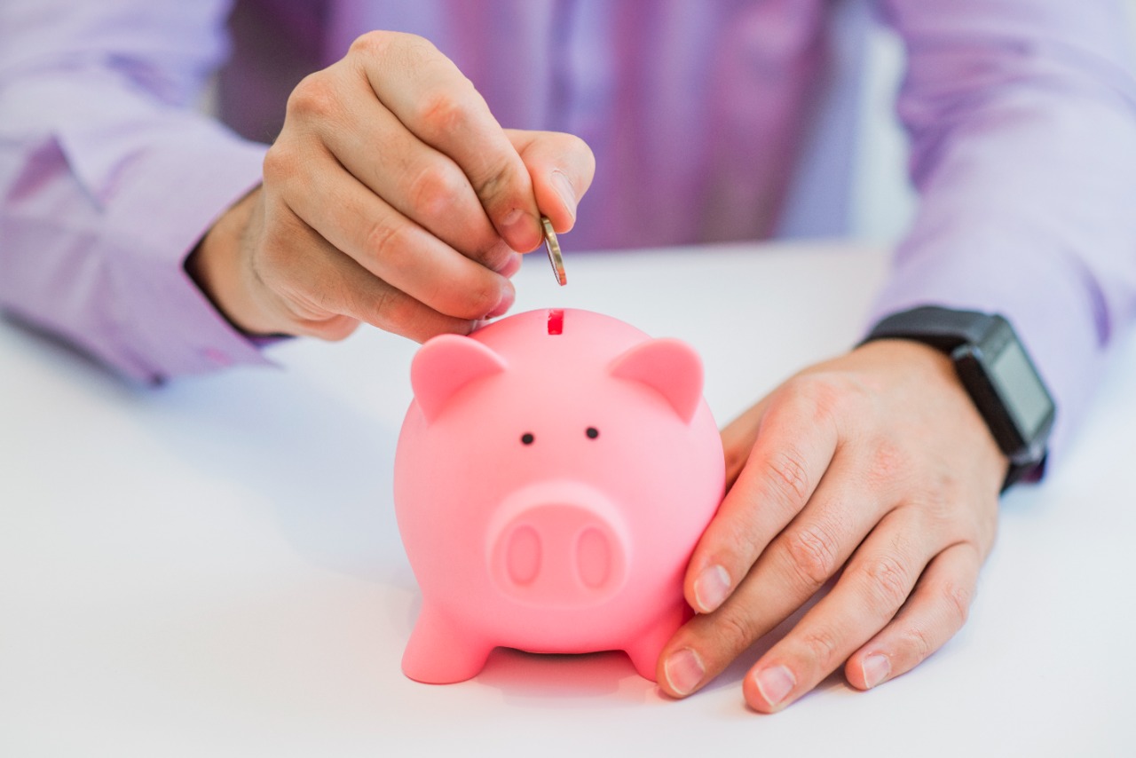 Conheça seis dicas para economizar e incluir sonhos no seu orçamento em 2026