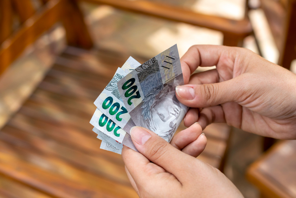 Economizar dinheiro é a principal meta neste 2026. Veja as dicas para chegar lá