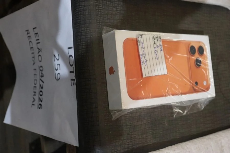 Receita Federal realiza leilão em São Paulo com iPhone 17 e mais eletrônicos